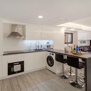 https://modern-elegant-loft.in-canary-islands.com